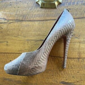Chic Snakeskin Patterned High Heel Pumps